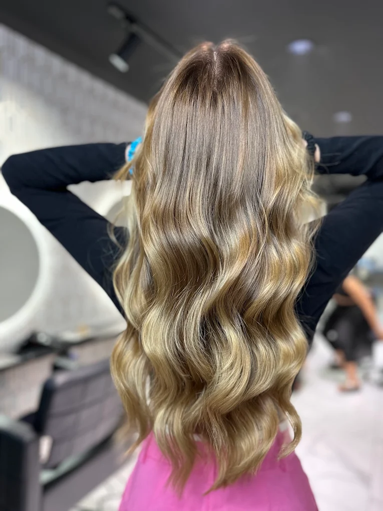 Después: balayage con ondas terminado