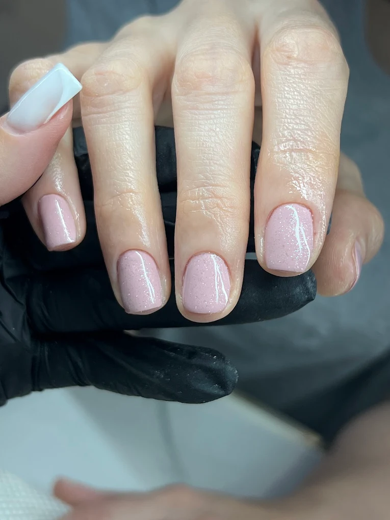 Manicura terminada en Le Rêve